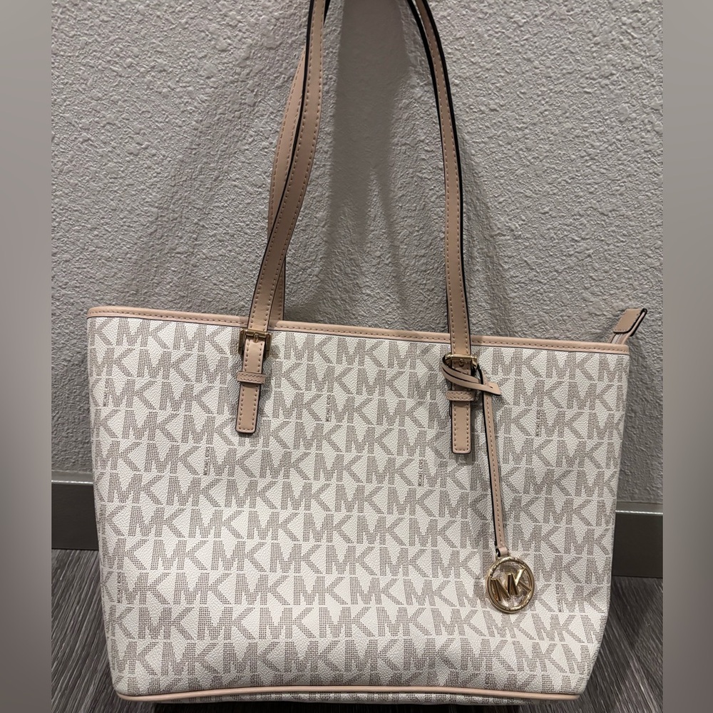 Brand New Micheal Kors purse